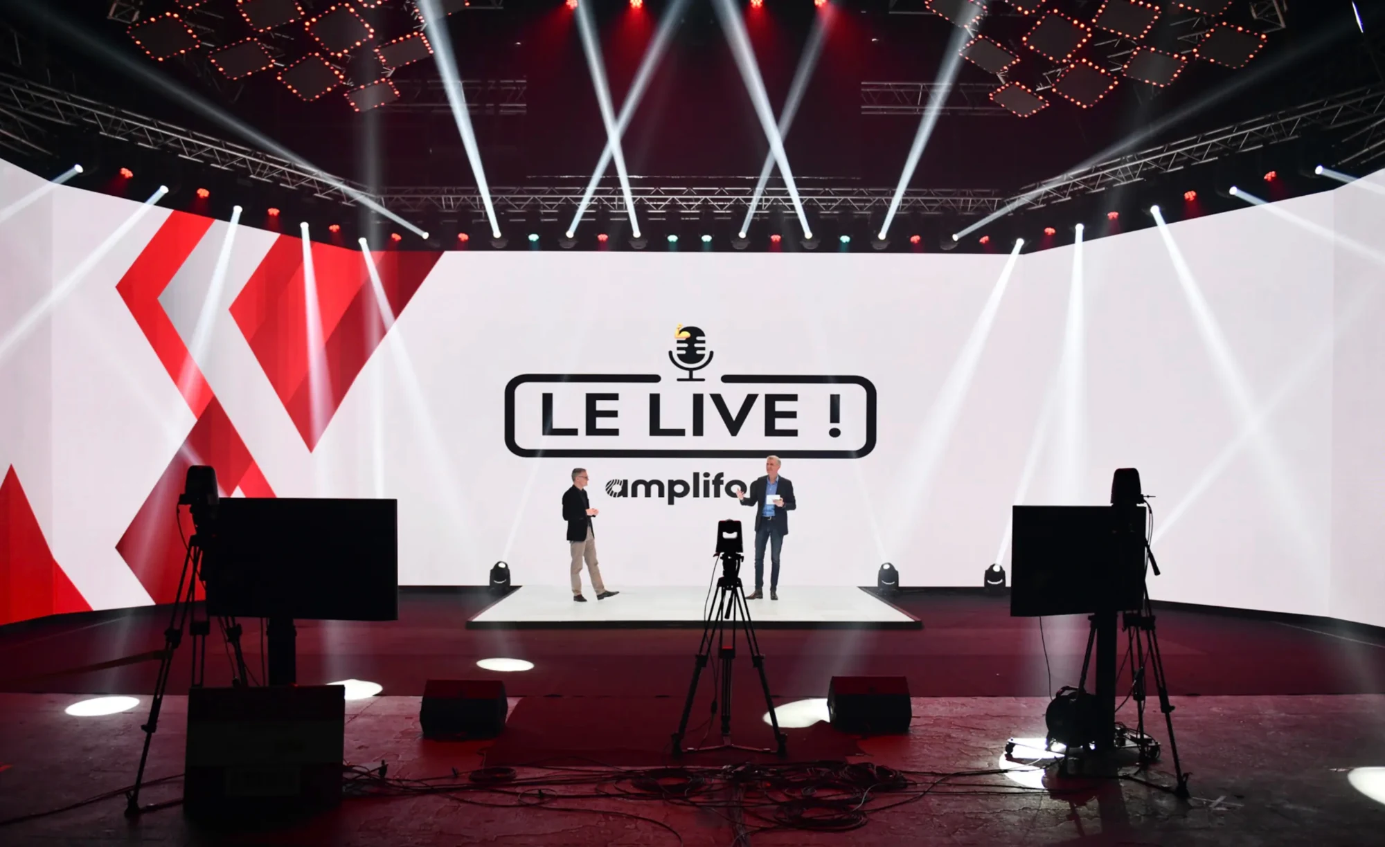Le plateau du live et son écran géant